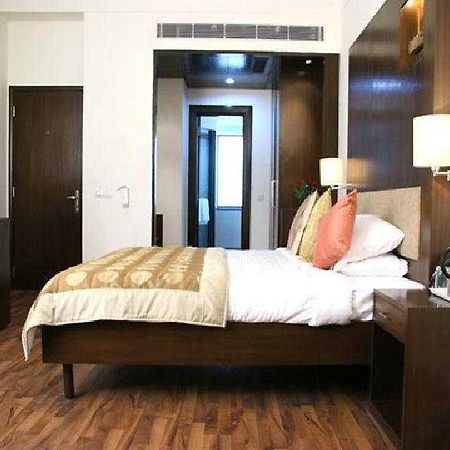 Dolphinn 德里 外观 照片